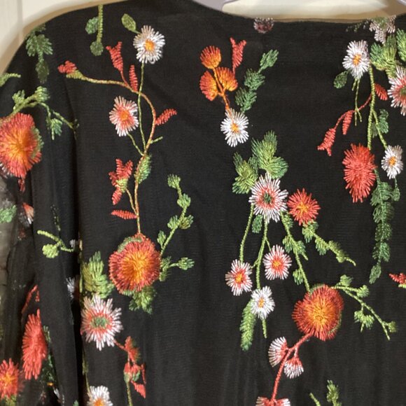 Guillaume Women's Sheer Top Blouse Size 2X Floral Embroidered Bell Sleeves Fairy - Picture 6 of 8
